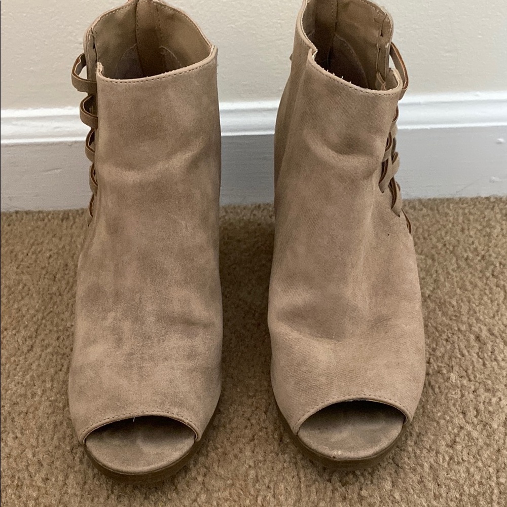 Reaction Kenneth Cole open-toed shoes, size 9